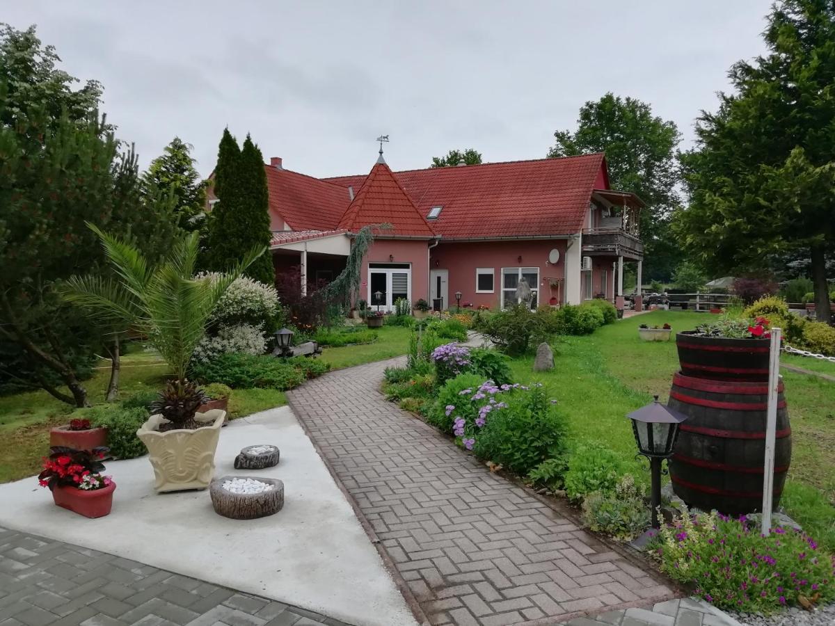 Hartmann Panzio Bed and Breakfast Barcs Εξωτερικό φωτογραφία